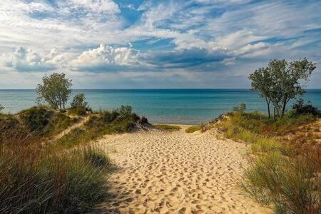 Beautiful Downstairs 1Bed 1Bth Charmer- Pet Friendly Michigan City Exterior photo