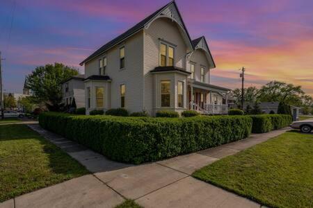 Beautiful Downstairs 1Bed 1Bth Charmer- Pet Friendly Michigan City Exterior photo