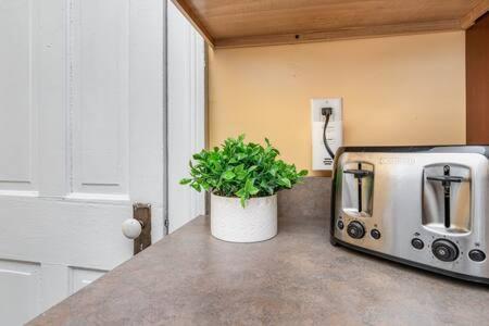Beautiful Downstairs 1Bed 1Bth Charmer- Pet Friendly Michigan City Exterior photo