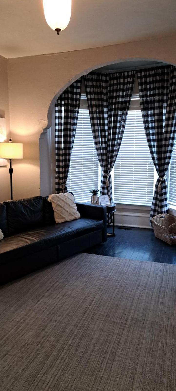 Beautiful Downstairs 1Bed 1Bth Charmer- Pet Friendly Michigan City Exterior photo